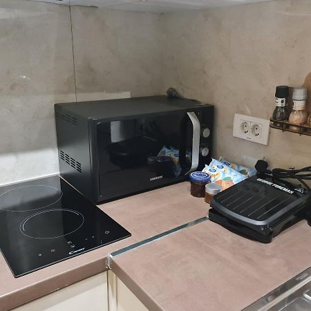 Sunny Apartment - Blloku Tirana, Near Lake Esterno foto