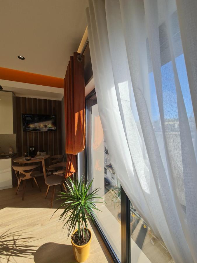 Sunny Apartment - Blloku Tirana, Near Lake Esterno foto