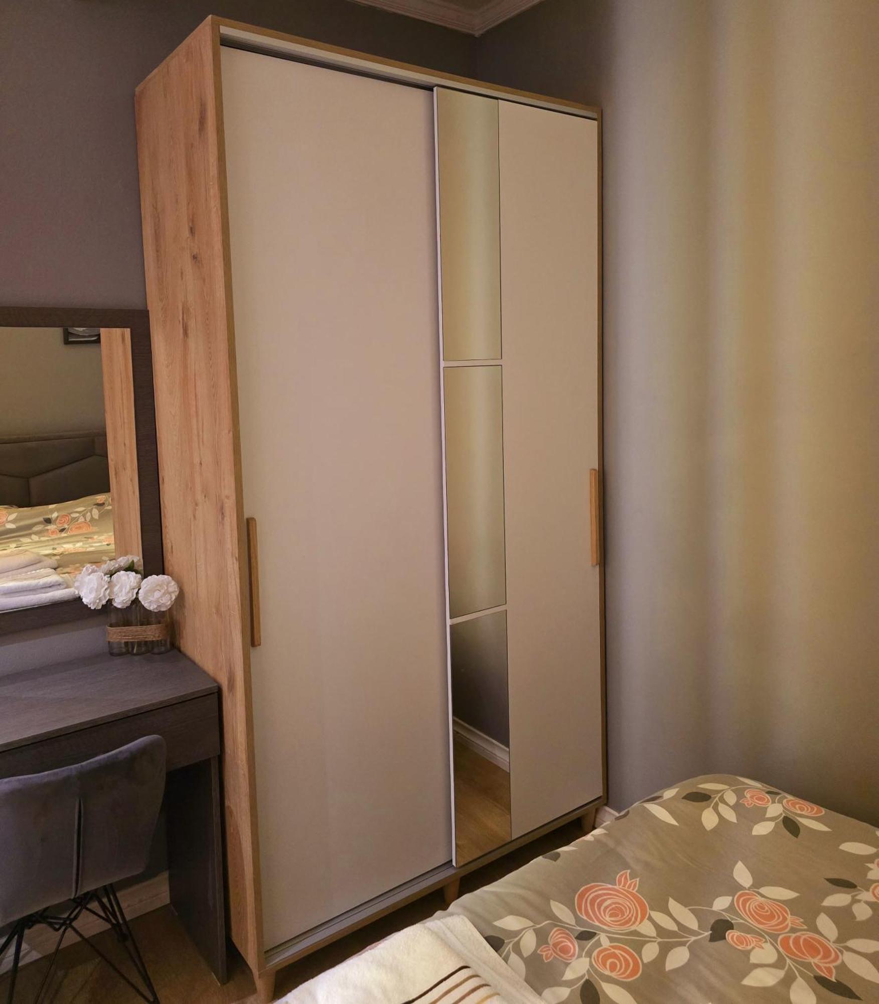 Sunny Apartment - Blloku Tirana, Near Lake Esterno foto